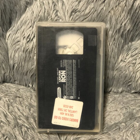 Captain Ron (VHS) 1992 Kurt Russell, Martin Short, Mary Kay Place - Picture 1 of 4